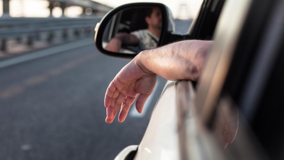 Το μεγαλύτερο λάθος στο αυτοκίνητο: Να γιατί δεν πρέπει να οδηγείς με ανοιχτά παράθυρα