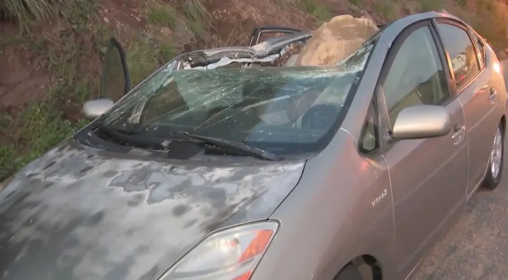 ΗΠΑ: Βράχος συνέθλιψε το αυτοκίνητό του λίγο αφότου βγήκε – «Είμαι σοκαρισμένος»