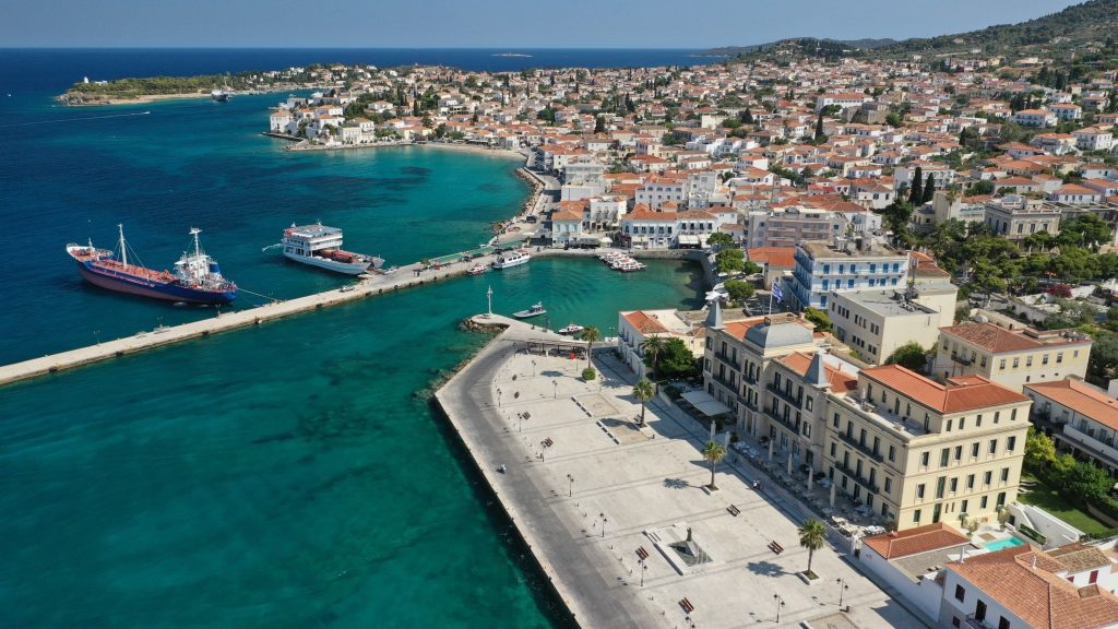 Σπέτσες: Στην κορυφή της λίστας διακοπών για το 2023 του Guardian