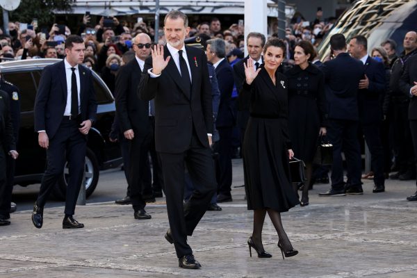 Κηδεία τέως Βασιλιά Κωνσταντίνου: Η βασιλική οικογένεια είναι ντυμένη με την παραδοσιακή πένθιμη ενδυμασία