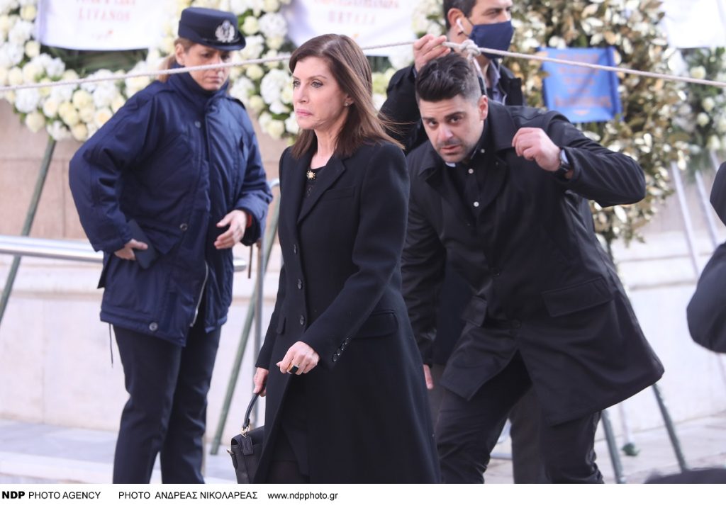 Κηδεία τέως Βασιλιά Κωνσταντίνου: Με δάκρυα στα μάτια η Άννα Μισέλ Ασημακοπούλου (φωτό)