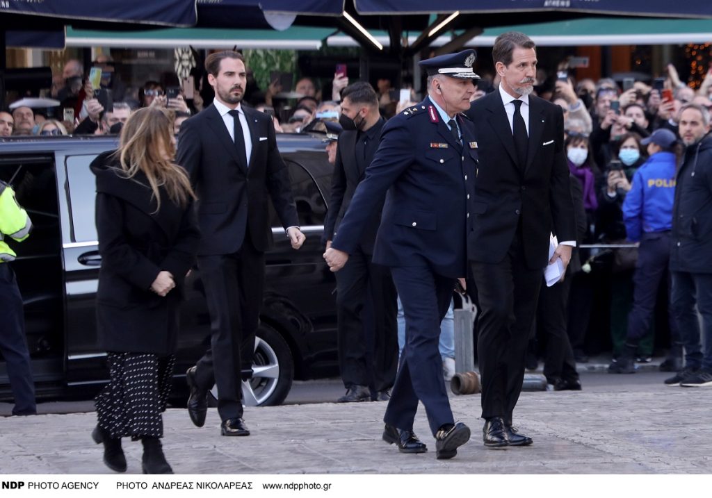 Κηδεία τέως Βασιλιά Κωνσταντίνου: Όλοι όσοι βρίσκονται στην Μητρόπολη Αθηνών (φωτό)
