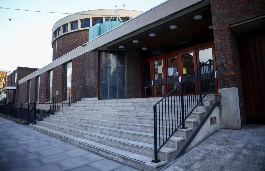 Λονδίνο: Σύλληψη 22χρονου για τους πυροβολισμούς σε εκκλησία με 6 τραυματίες (βίντεο)