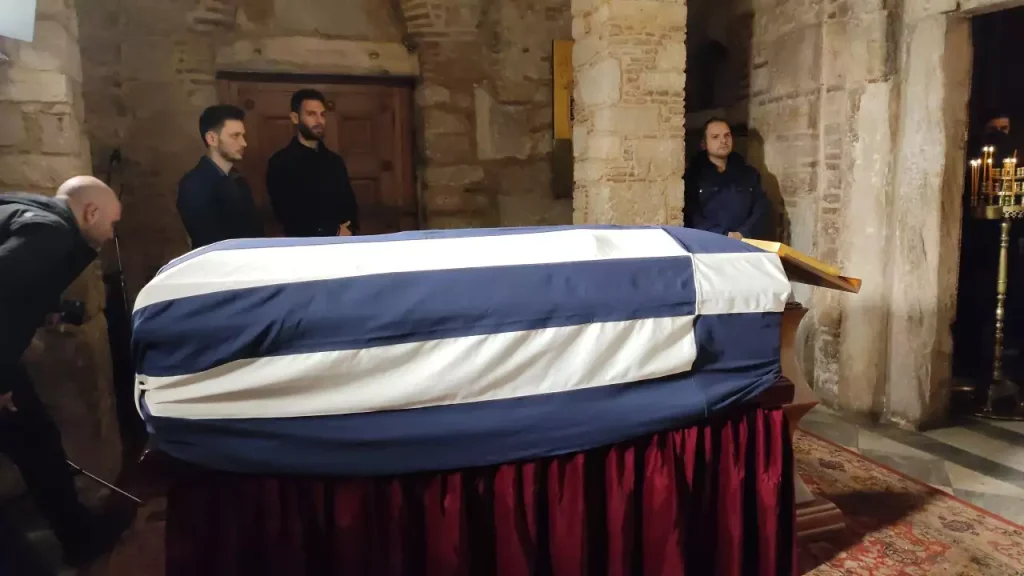 Κηδεία τέως Βασιλιά: Παράταση έλαβε το λαϊκό προσκύνημα (βίντεο)