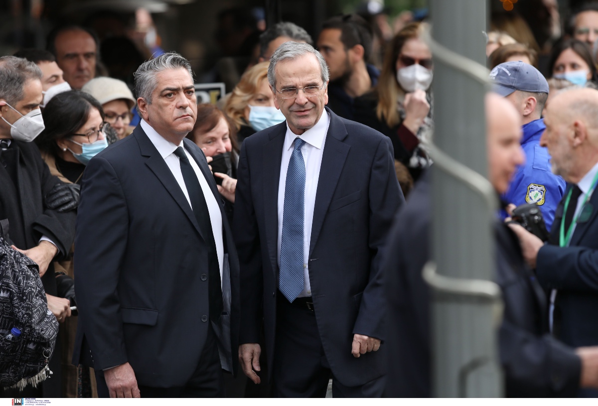 Ενόχληση ΠΑΣΟΚ για τους βουλευτές της ΝΔ που παρευρέθηκαν στην κηδεία του Βασιλιά Κωνσταντίνου