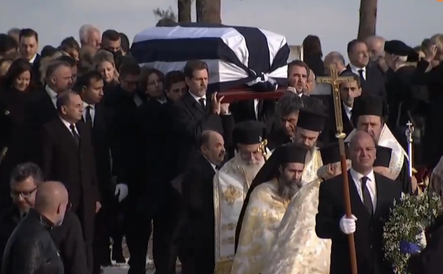 Κηδεία τέως Βασιλιά Κωνσταντίνου: «Αθάνατος» φώναζε το πλήθος έξω από το ναό της Αναστάσεως στο Τατόι