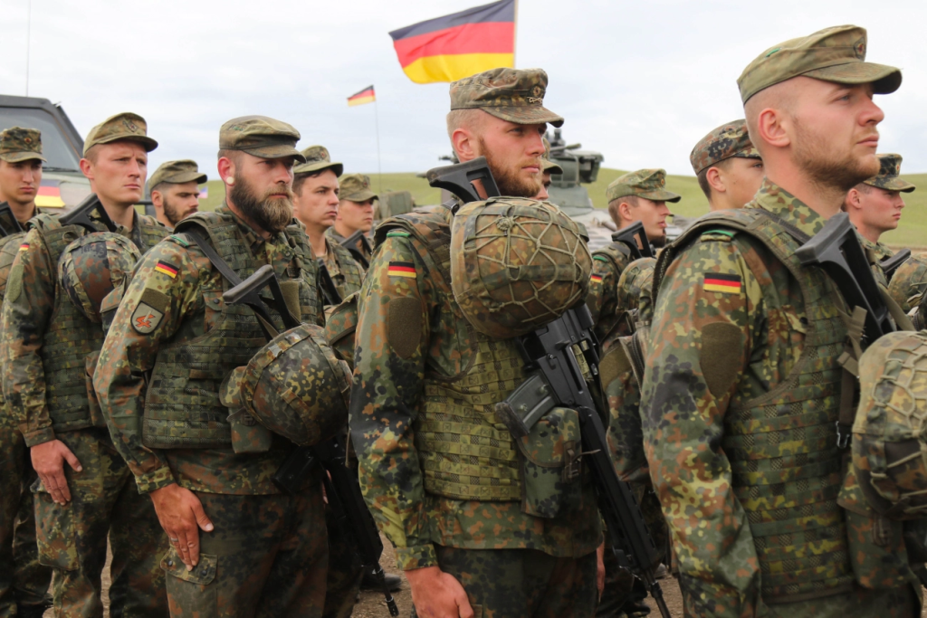 Γερμανός ΥΠΑΜ: «Θα κάνω την Bundeswehr ισχυρή» – Πιέσεις να δώσει Leopard-2 στην Ουκρανία