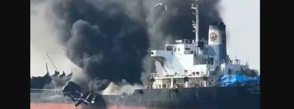 Ταϊλάνδη: Εκρηξη σε τάνκερ – Ένας νεκρός, επτά αγνοούμενοι και τέσσερις τραυματίες (βίντεο)
