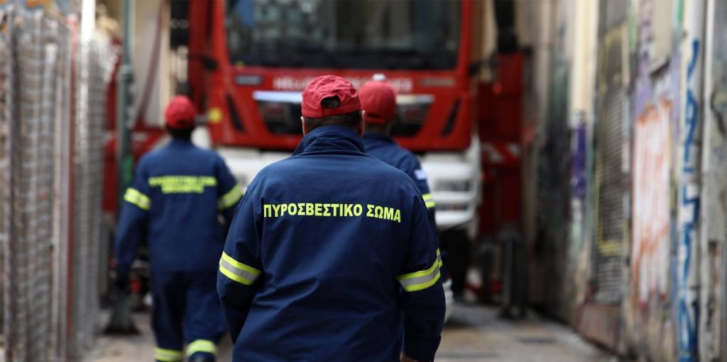 Φωτιά σε διαμέρισμα στο Αιγάλεω – Απεγκλωβίστηκαν δύο ηλικιωμένοι