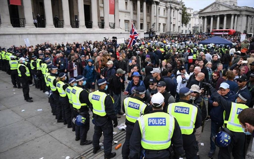 Η βρετανική κυβέρνηση σχεδιάζει την απαγόρευση των διαδηλώσεων