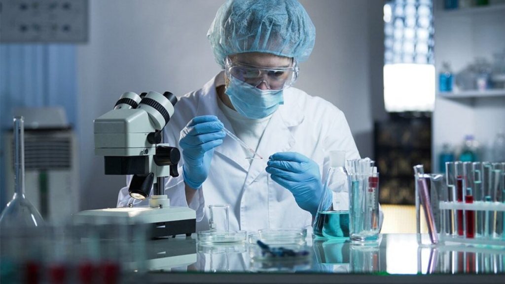 Όρθρος: Η νέα παραλλαγή του κορωνοϊού που εξαπλώνεται ταχύτατα στη Βρετανία