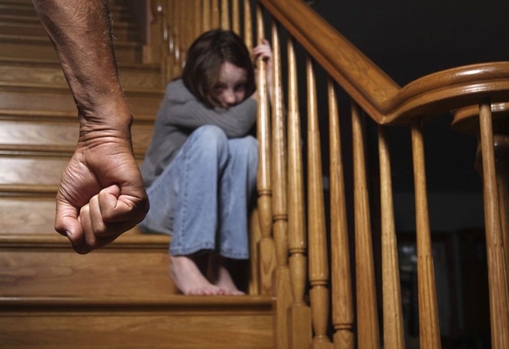 Ηράκλειο: Στο εδώλιο ο 44χρονος πατέρας που κατηγορείται για κακοποίηση της 13χρονης κόρης του