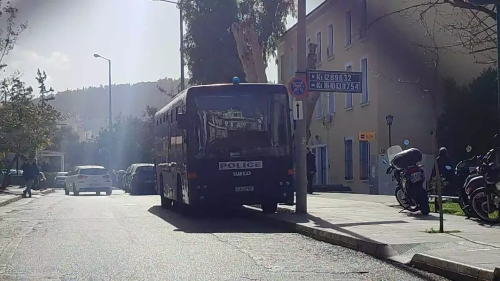 Έγκλημα στο Μοσχάτο: Έφτασε στην Ευελπίδων η 47χρονη