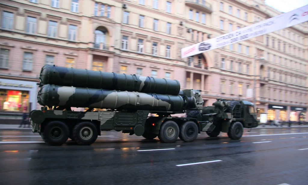 Μόσχα: Αντιαεροπορικά συστήματα σε κυβερνητικά κτίρια – Πατριάρχης Κύριλλος: «Μην επιχειρήσετε να καταστρέψετε τη Ρωσία – Θα είναι το τέλος του κόσμου»