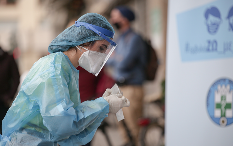 ΕΟΔΥ: 186 νεκροί από κορωνοϊό την τελευταία εβδομάδα – Έφτασαν συνολικά τους 12 οι θάνατοι από γρίπη