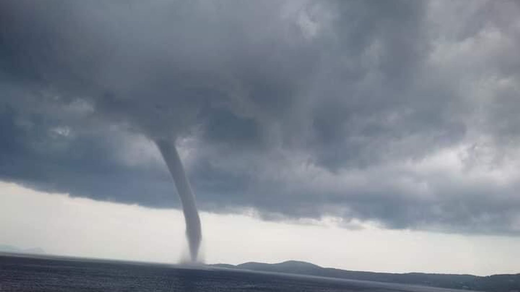 Κακοκαιρία στην Ηλεία: Υδροστρόβιλοι «σαρώνουν» τις ακτές (φωτο)