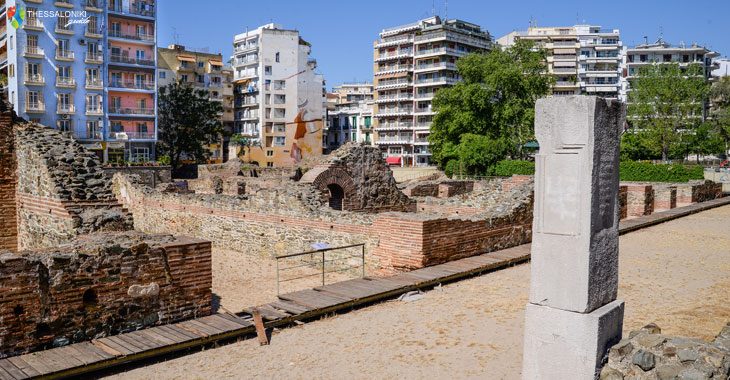 Θεσσαλονίκη: Αφόδευσε σε αρχαιολογικό χώρο στο κέντρο της πόλης (φώτο)