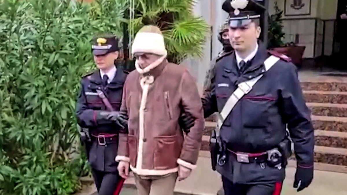 Ιταλία: Χειροπέδες στον οδηγό του αρχιμαφιόζου της Κόζα Νόστρα – Είχε μαχαίρι όταν συνελήφθη