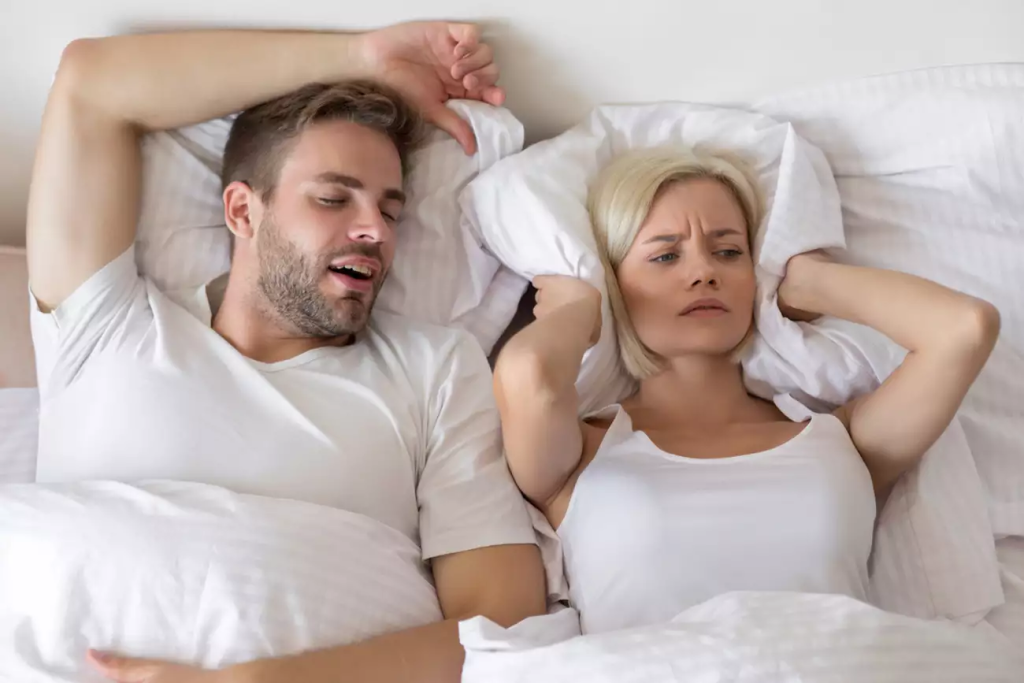 Ύπνος: Οι τρεις τρόποι για να μειώσετε το ροχαλητό