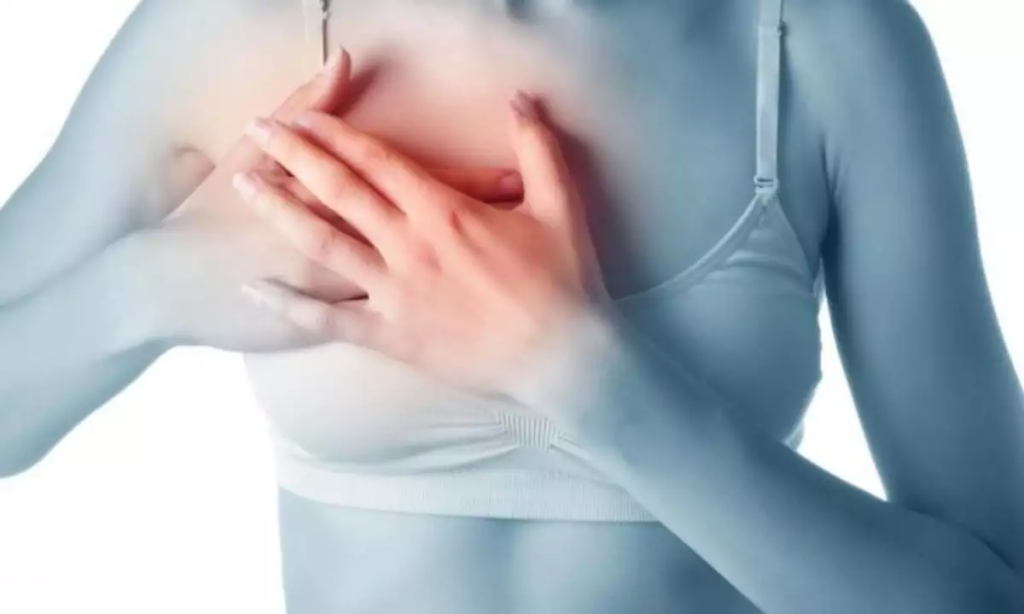 Πόνος στη δεξιά πλευρά του στήθους: Όλες οι πιθανές αιτίες – Πότε να αναζητήσετε επείγουσα ιατρική βοήθεια