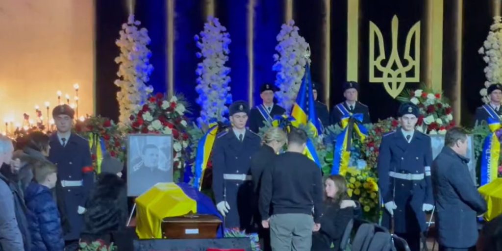 Ουκρανία: Θρήνος στις κηδείες των θυμάτων του ελικοπτέρου που συνετρίβη στο Μπρόβαρι (βίντεο)