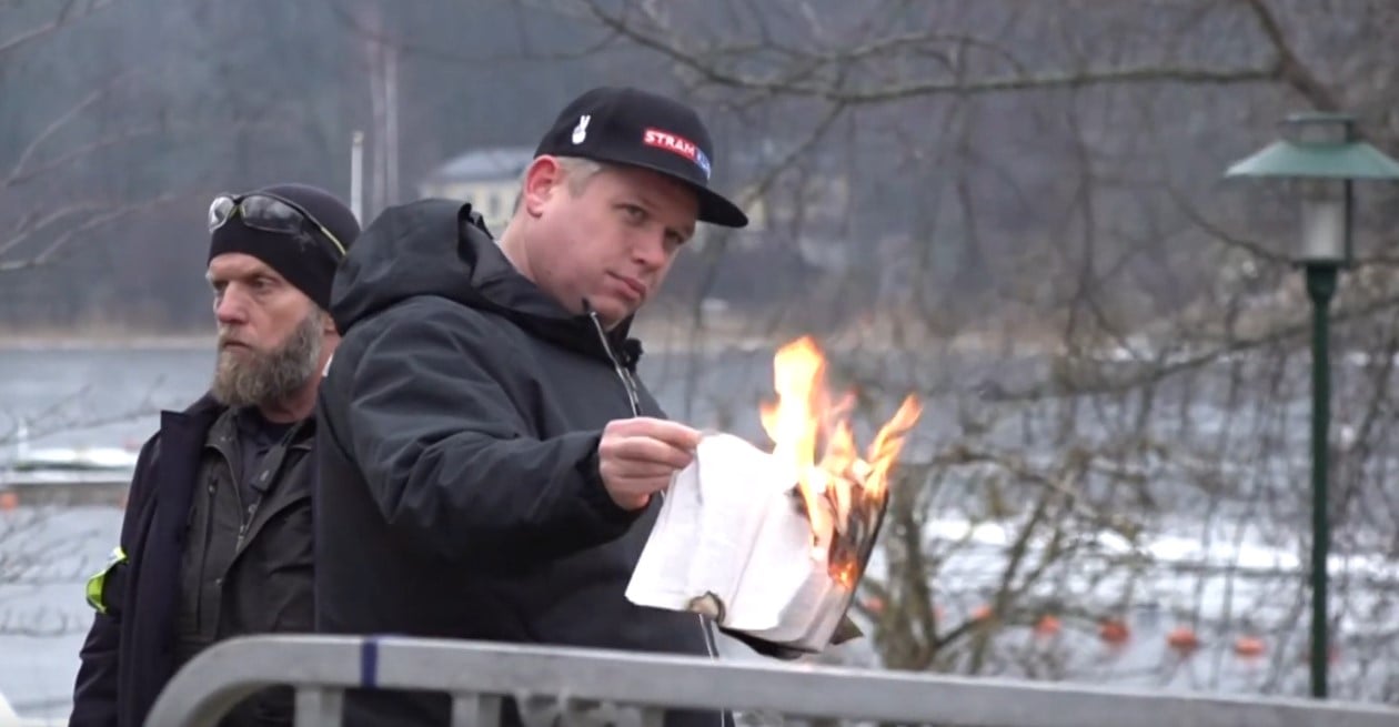 Ο Σουηδός πρωθυπουργός θέλει να κατευνάσει την Τουρκία: «Βαθιά ασεβής πράξη» το κάψιμο του Κορανίου