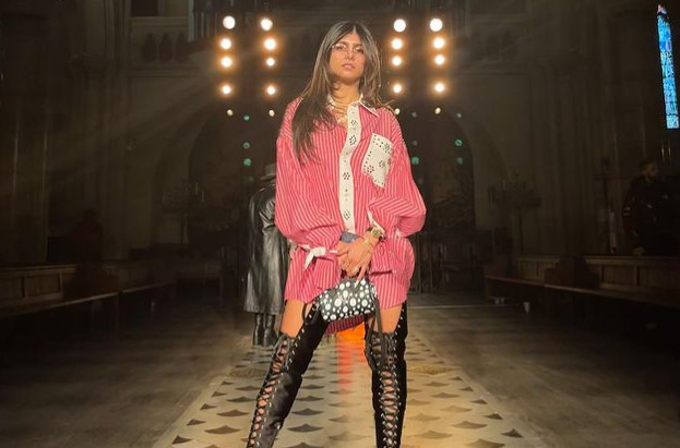 Σάλος με τη Μία Καλίφα: Φωτογραφίζεται σε καθεδρικό ναό στο Παρίσι και συγκρίνει τον εαυτό της με την Παναγία