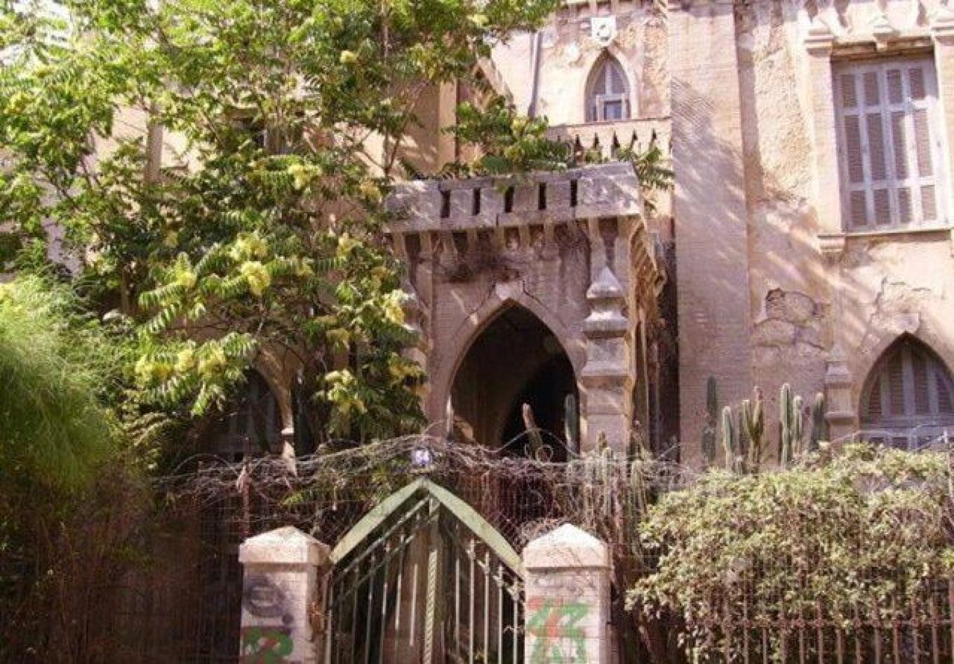 Ανατριχιαστικό θέαμα στο Φάληρο: Βρέθηκε πλακούντας σε μπολ για γάτες στον Στοιχειωμένο Πύργο (φωτό)