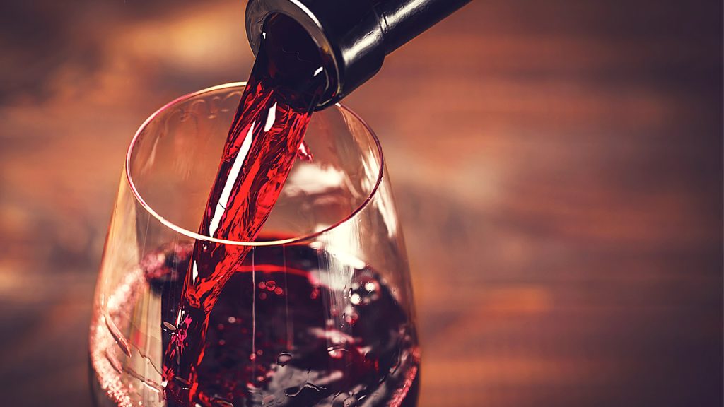 «Τέλος» στο μύθο για το κόκκινο κρασί βάζει έρευνα – Ένα ή δύο «ποτηράκια» δεν κάνουν καλό