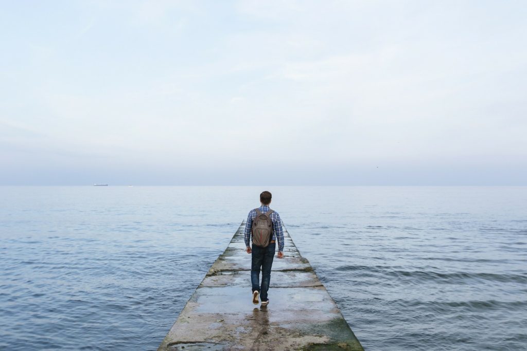 Κρατήστε σημειώσεις – Πώς μπορείτε να τραβήξετε φωτογραφίες που να φαίνεστε ψηλότερος και πιο αδύνατος (βίντεο)