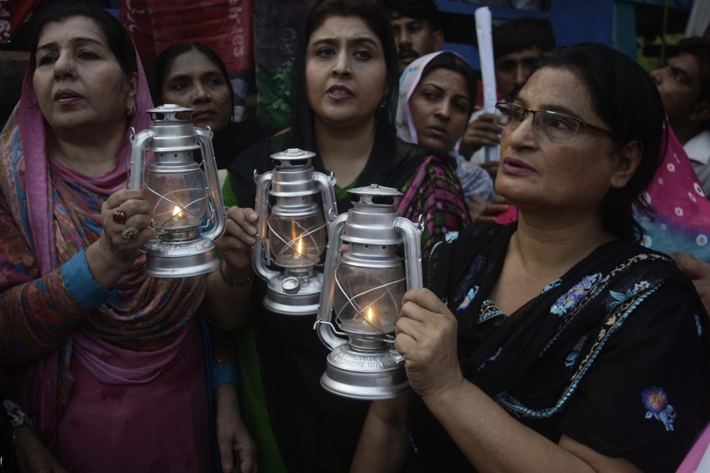 Μπλακ άουτ «βύθισε» στο σκοτάδι το Πακιστάν: Προβλήματα και στις τηλεπικοινωνίες
