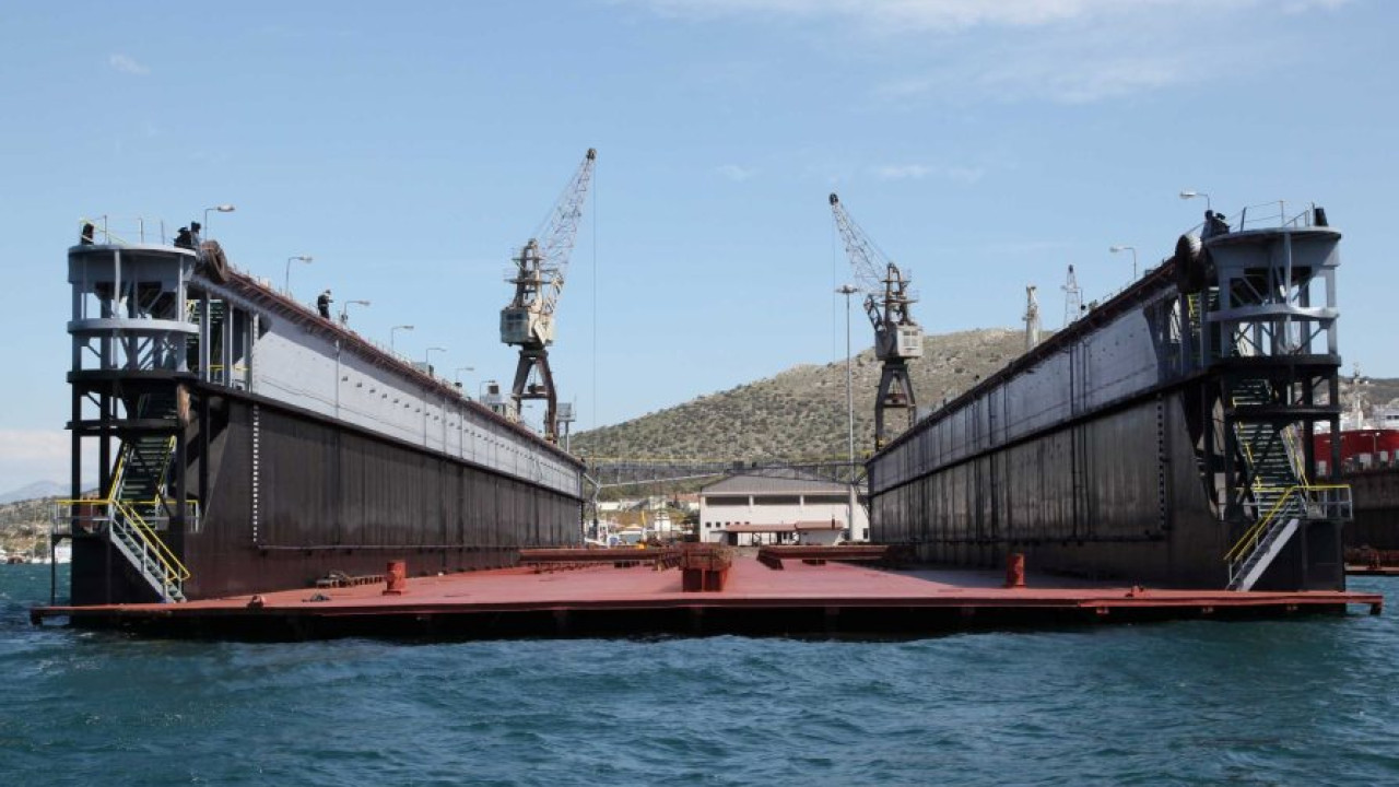 Πέραμα: Τραυματισμός εργάτη μετά από πτώση σε υπό επισκευή επιβατηγό πλοίο