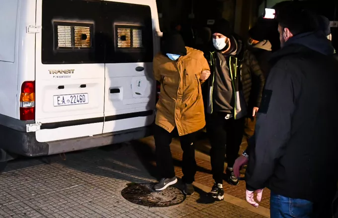 Πάτρα: Στον ανακριτή για να απολογηθούν οι 6 ληστές-αντιεξουσιαστές