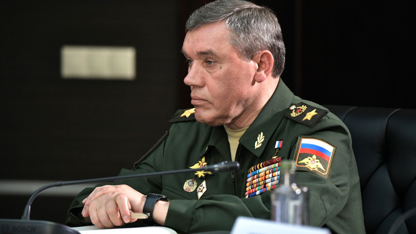 Β.Γκερασίμοφ: «Οι μεταρρυθμίσεις στον ρωσικό στρατό ανταποκρίνονται στην επέκταση του ΝΑΤΟ»