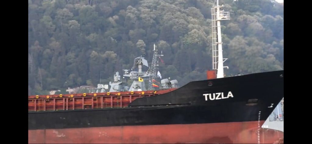 Τουρκικό πλοίο χτυπήθηκε από ρωσικό πύραυλο στο λιμάνι της Χερσώνας (φωτό) (upd)