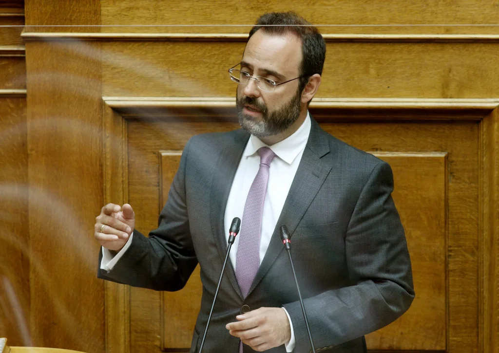 Σάλος με δήλωση Κ.Μαραβέγια: Αποκάλεσε πολιτικούς πιθήκους τους βουλευτές του ΣΥΡΙΖΑ