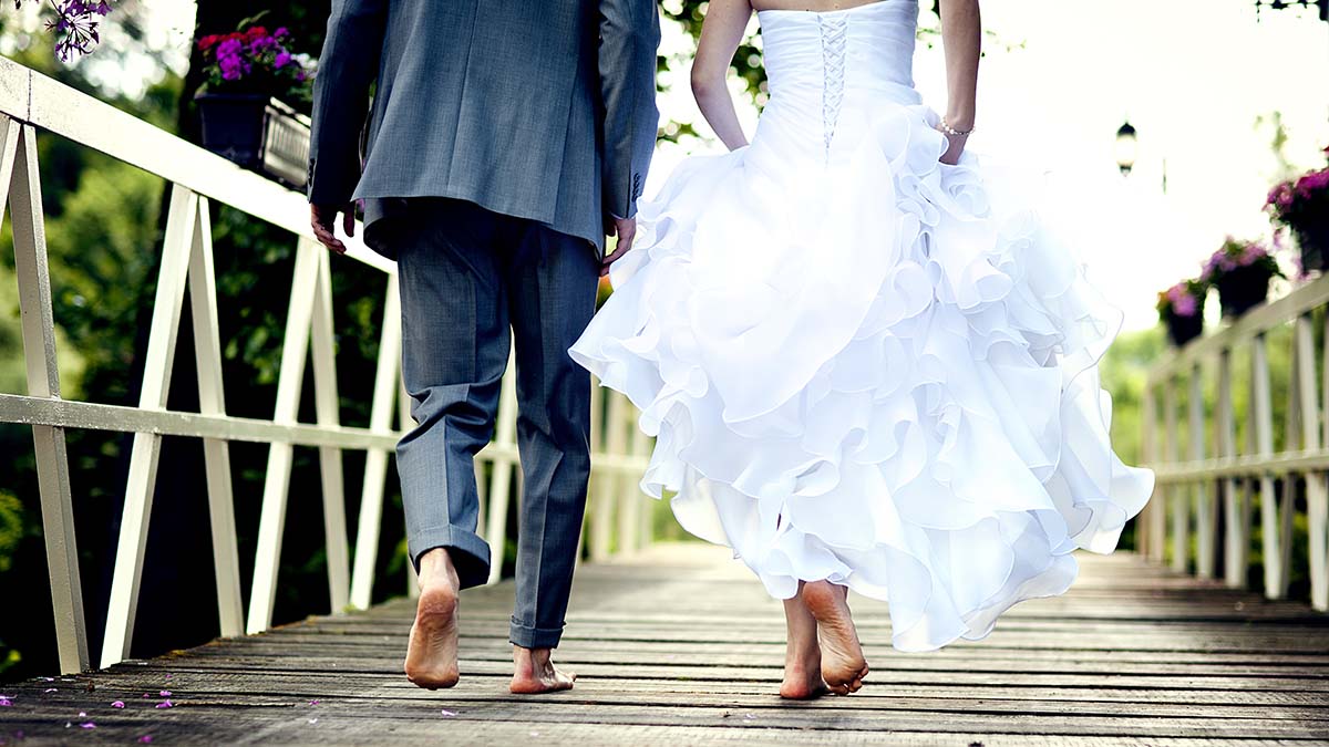 Μελέτη αποκαλύπτει πόσα χρόνια ζωής κερδίζουν όσοι είναι παντρεμένοι