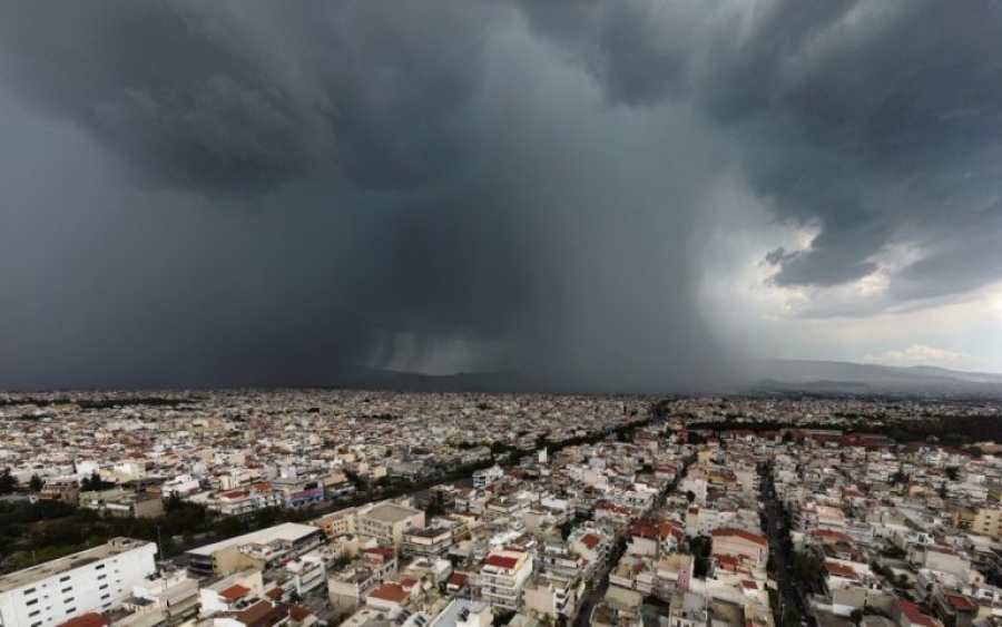 Σφοδρή καταιγίδα στην Αθήνα – Προβλήματα σε διάφορες περιοχές της χώρας