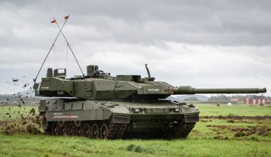 Ο Καναδάς παραδίδει τέσσερα άρματα μάχης Leopard-2 στο Κίεβο