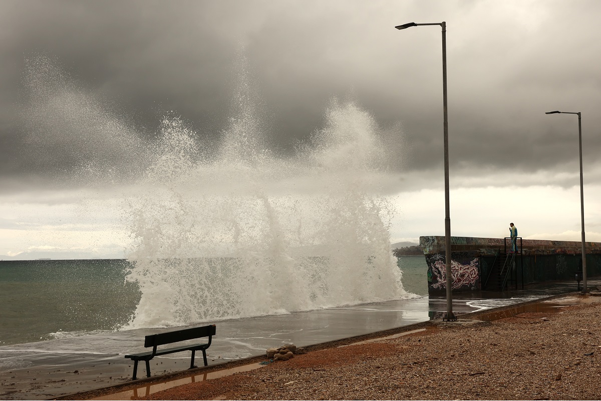 Σε επιφυλακή τα Δωδεκάνησα λόγω της κακοκαιρίας – Κλειστά την παρασκευή τα σχολεία στη Σύμη