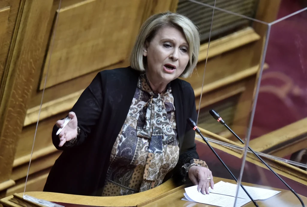 Σοφία Βούλτεψη: Ειρωνεύεται τον Γιάννη Ραγκούση για τις καταγγελίες στη Βουλή