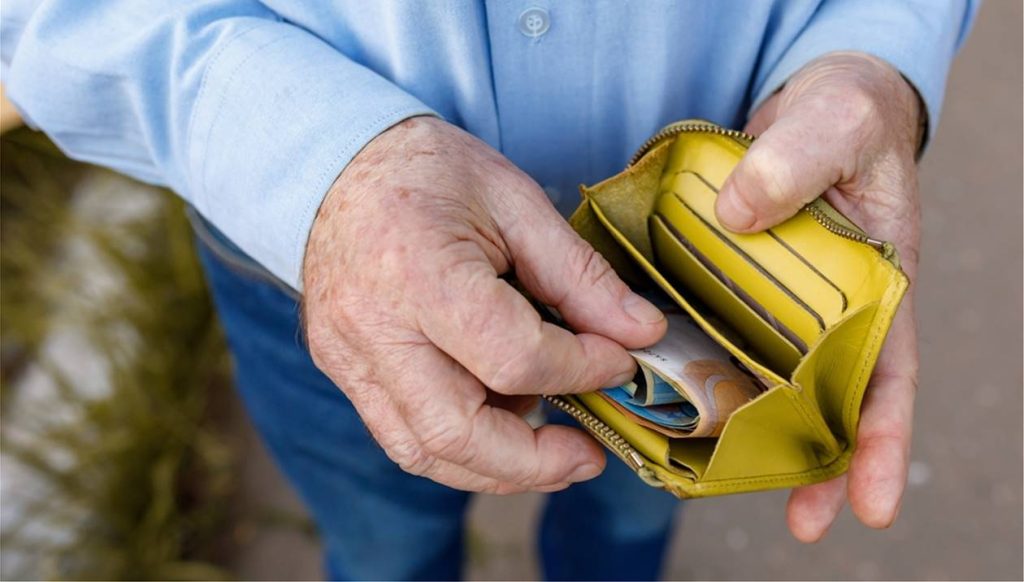 Ψυχρολουσία για 1 εκατ. συνταξιούχους – «Φούσκα» οι αυξήσεις στις συντάξεις τους λόγω… προσωπικής διαφοράς