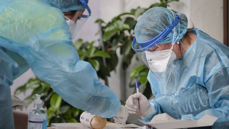 ΕΟΔΥ: 168 θάνατοι από κορωνοϊό την τελευταία εβδομάδα – Δύο νεκροί από την γρίπη