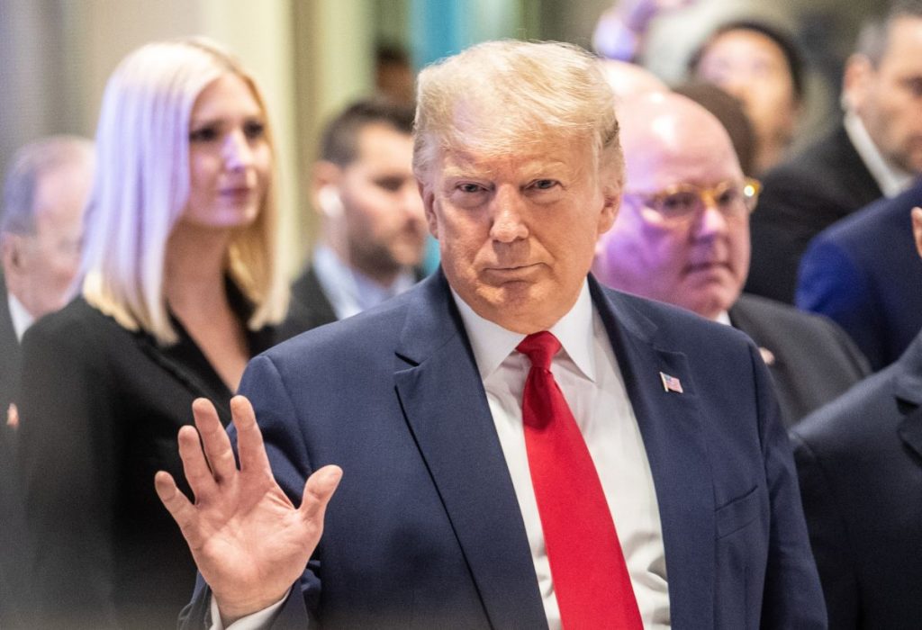 Ν.Τραμπ: «Η αποστολή αρμάτων στην Ουκρανία μπορεί να οδηγήσει σε πυρηνική σύγκρουση με την Ρωσία»