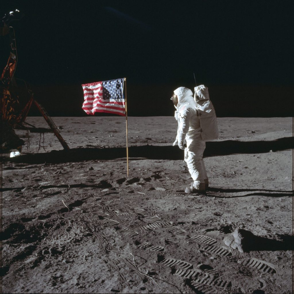 Αποστολές «Απόλλων»: Για πρώτη φορά στη δημοσιότητα φωτογραφίες από το διάστημα (φωτο)