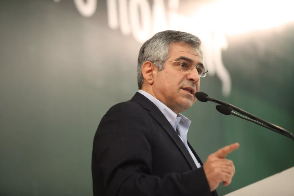 Μ.Καρχιμάκης σε Κ.Μητσοτάκη: «Εγώ βρήκα τις επιταγές που έστελνε η ΝΔ επί της προεδρίας του πατέρα σας στον Μαμανέα για να ψευδομαρτυρήσει»