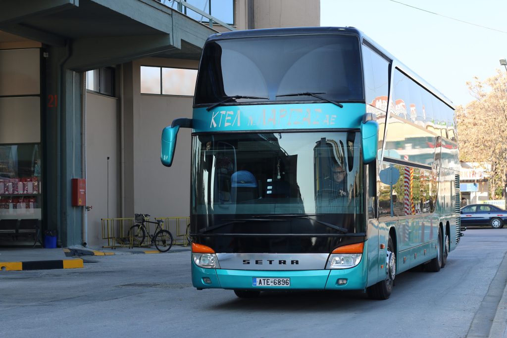 Λάρισα: Λεωφορείο του ΚΤΕΛ Κοζάνης έπεσε πάνω σε αγέλη αγριογούρουνων