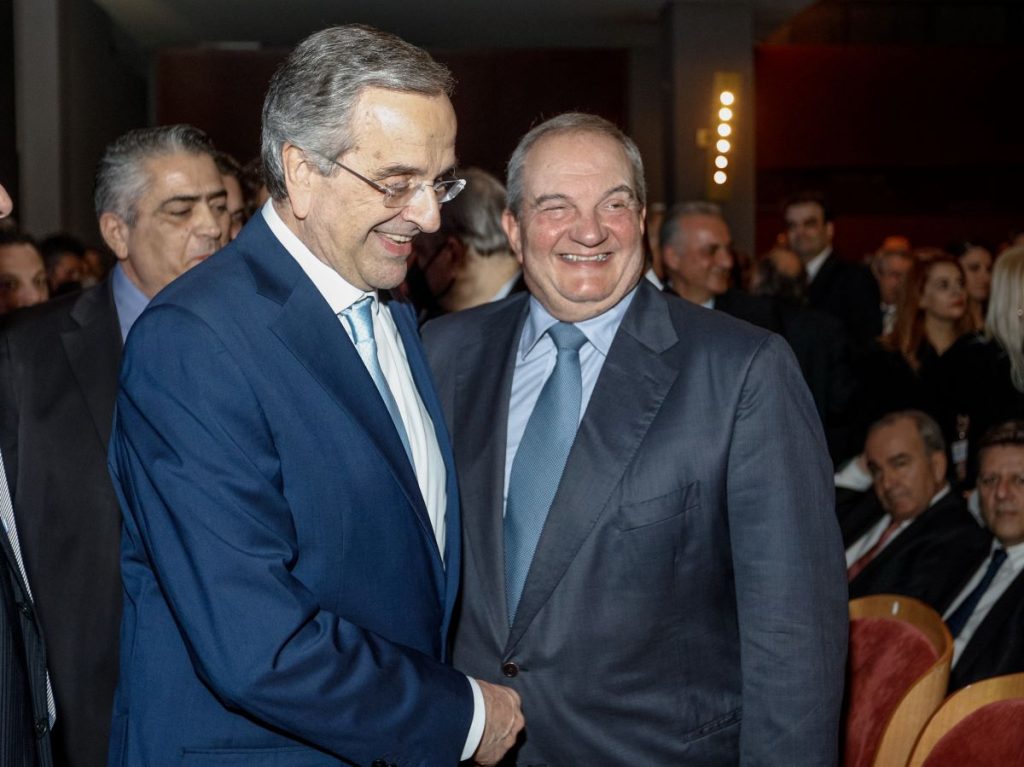 Κ.Καραμανλής και Α.Σαμαράς απόντες από τη συνεδρίαση στην Βουλή – Έστειλαν επιστολική ψήφο