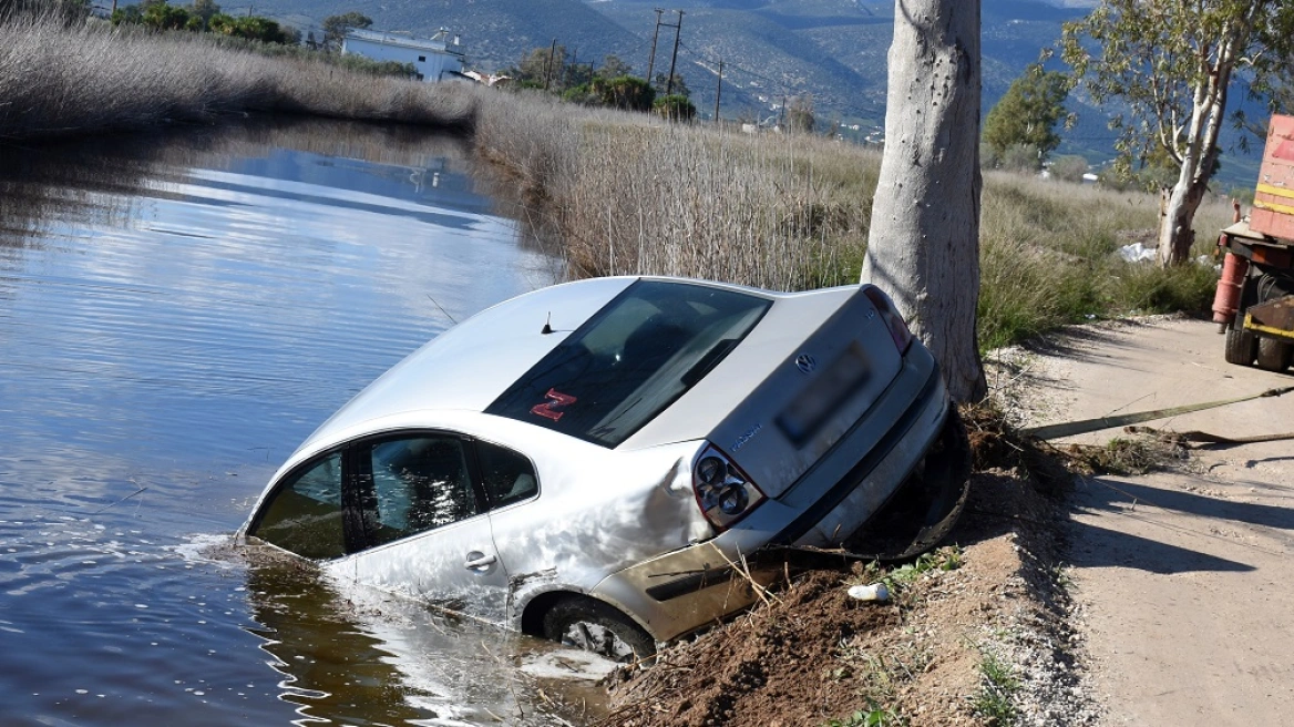 Αργολίδα: Αυτοκίνητο βρέθηκε μέσα στον Ερασίνο ποταμό (φώτο)