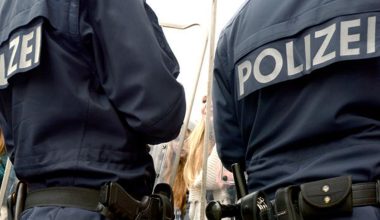 Εμπρηστική επίθεση στο αυτοκίνητο διπλωμάτη στο Βερολίνο – Πέταξαν μπογιές στο ιταλικό προξενείο στη Βαρκελώνη